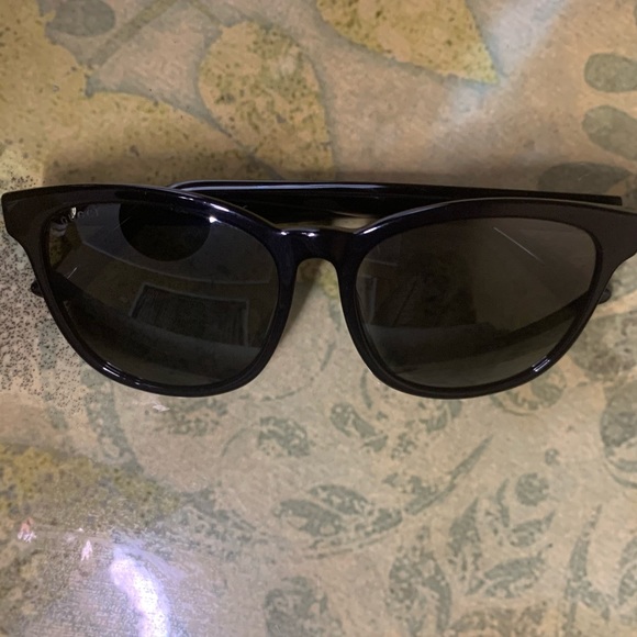 Gucci Glasses - Picture 7 of 8